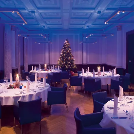 ホテル Moevenpick Am Potsdamer Platz 4*